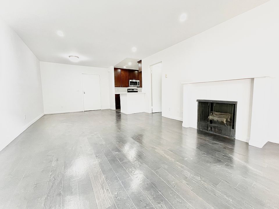 1st image of 726 N West Knoll Dr #115