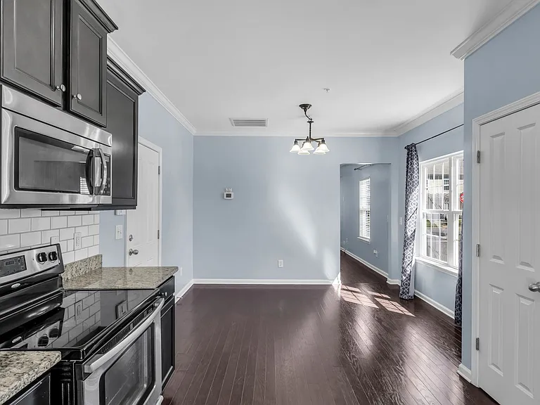 2031 Hemlock Dr #1 — Photo 10
