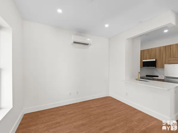 5102 Fifth Avenue image 3 of 8