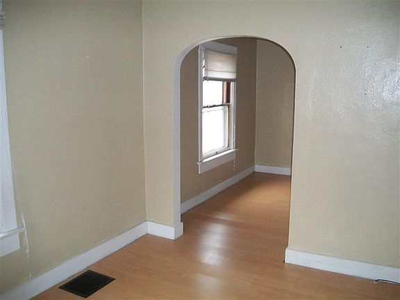 2nd image of 235 Bellaire Ave