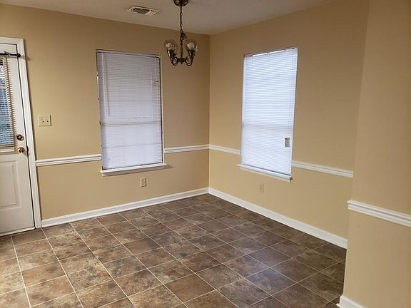 4th image of 127 Carriage Hill Dr