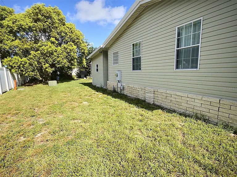 136 Pindo Palm St W — Photo 25