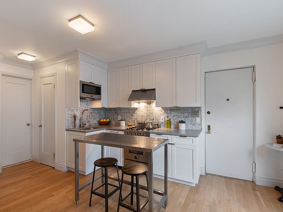 3rd image of 204 W 10th St APT 10