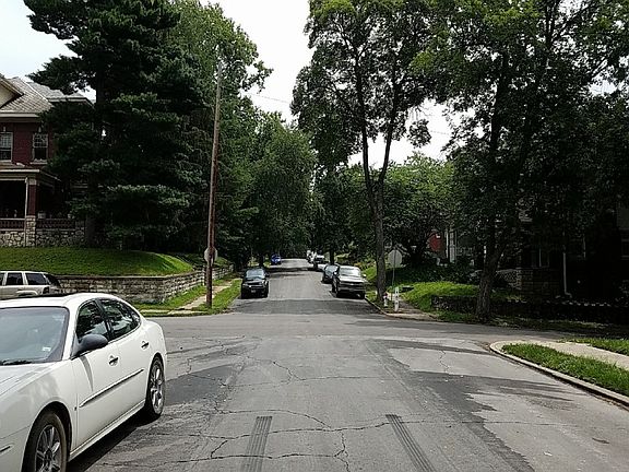 4th image of 2420 Francis St