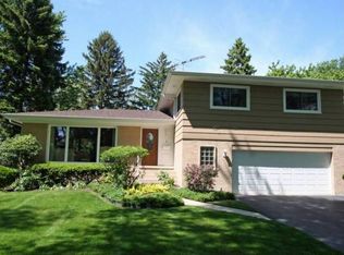6 W Orchard Pl, Mount Prospect, IL 60056