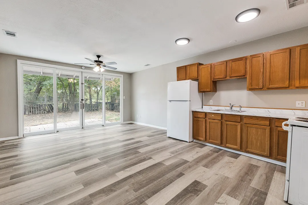 2 bed, 700 sqft, $1,199 — Photo 4