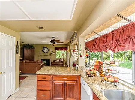3 bed, 2184 sqft, $3,800 — Photo 4