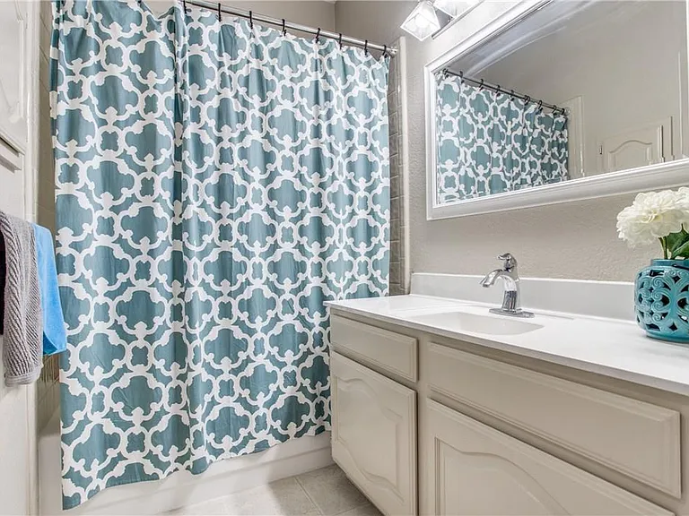 1405 Newbury Ln — Photo 22