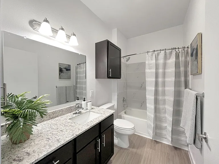 The Lantana Apartments — Photo 14