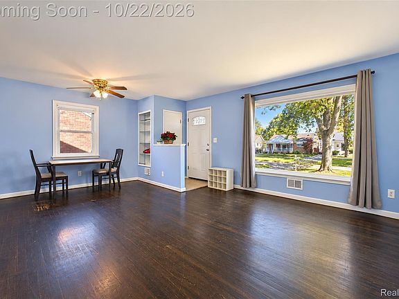 5th image of 15730 Churchill St