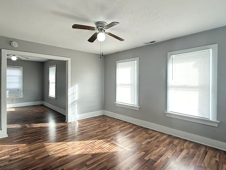 1911 Park Ave — Photo 8