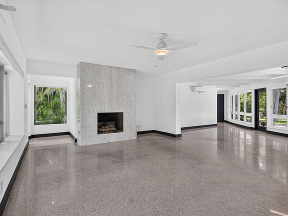 3rd image of 2614 NE 15th Street