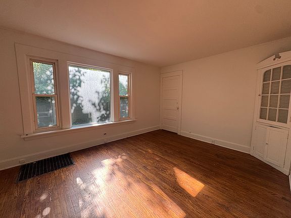 3rd image of 1040 Garner Ave #1