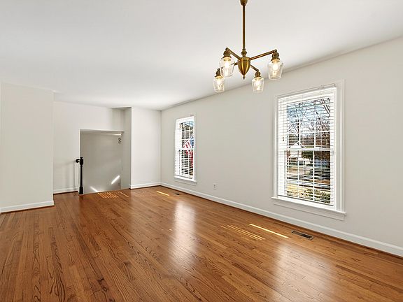 3rd image of 1001 Pebblebrook Dr