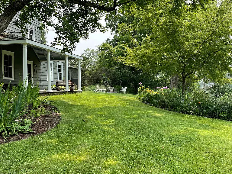 37 Red Tail Rd — Photo 3