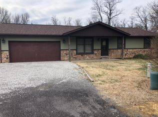 707 Valley Dr, Maryville, IL