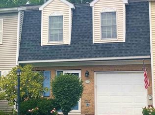 39 Bridgewood Ln, Watervliet, NY 12189