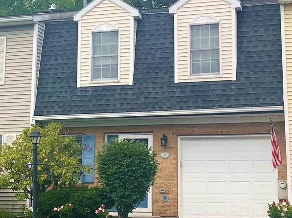 39 Bridgewood Lane, Watervliet, NY 12189