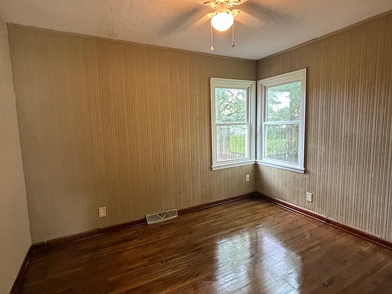 2052 S Market St — Photo 9