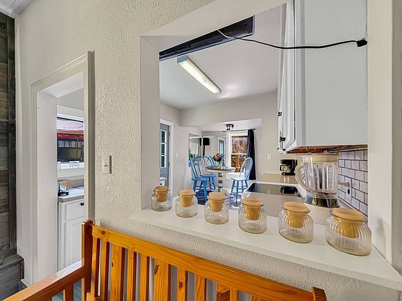 5th image of 18 Jefferson St