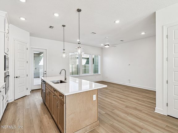 5th image of 11913 MIRACLE WOODS Way