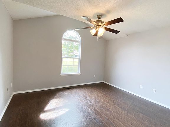 3rd image of 8641 Stoner Ln