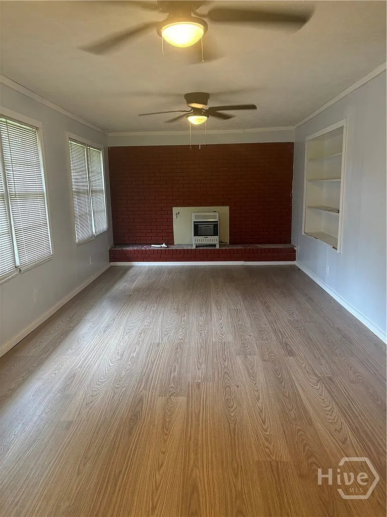 3 bed, 1.0 bath, 1187 sqft, $1,700 — Photo 2