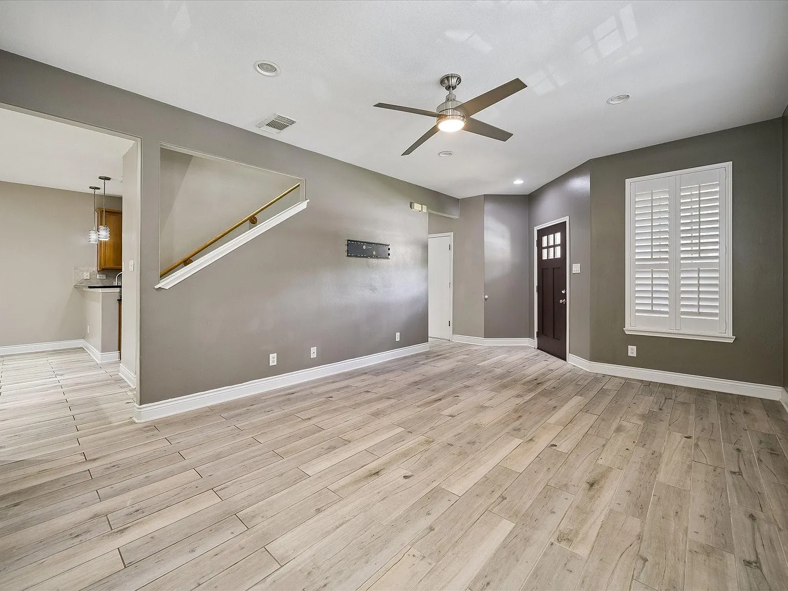 3 bed, 2.5 bath, 1741 sqft, $2,100 — Photo 3