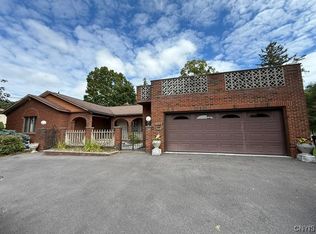 100 Lorian Dr, North Syracuse, NY 13212