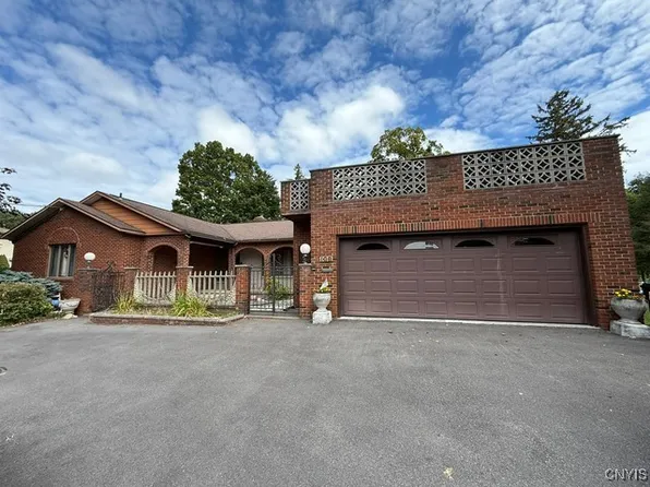 100 Lorian Dr, North Syracuse, NY 13212