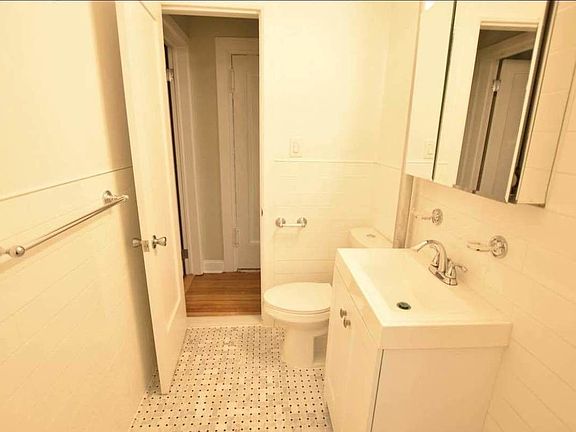 4th image of 5 Seaman Ave APT 2F