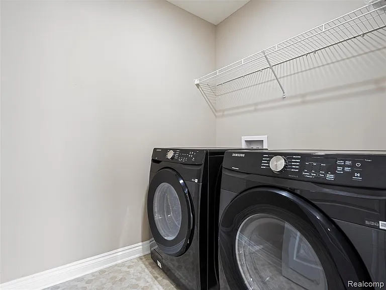 4021 Nottingham Cir — Photo 30