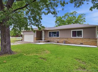 2030 E Angus Dr, Broken Arrow, OK 74014