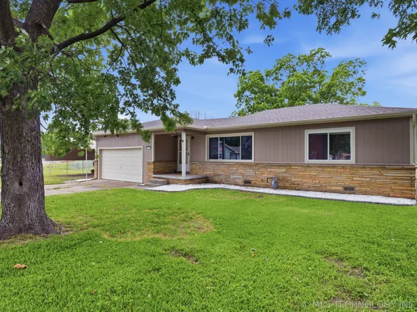 2030 E Angus Dr, Broken Arrow, OK 74014