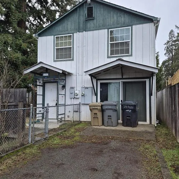 296 Reddy St — Photo 1