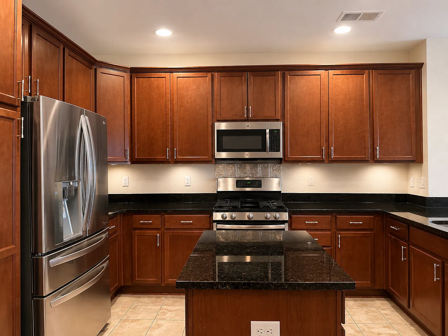 3 bed, 1566 sqft, $2,900 — Photo 3