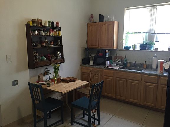 2nd image of 1527 S 6th St APT 1