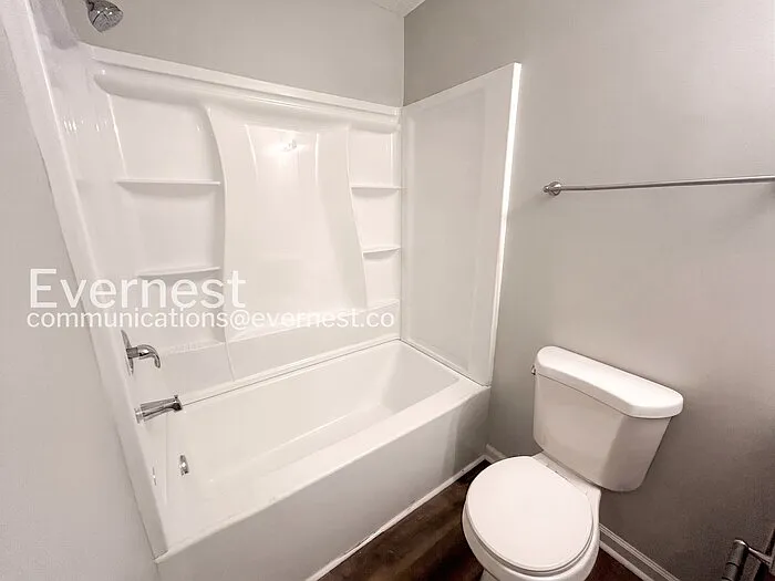 8648 Thomas Ln — Photo 10