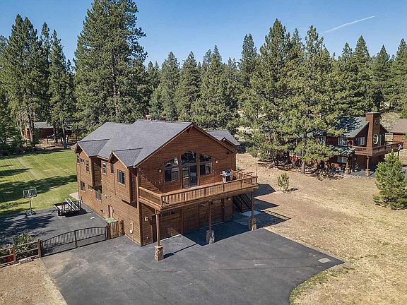 3rd image of 15594 Chelmsford Cir