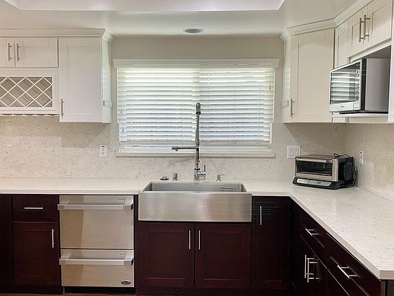 2nd image of 635 Parkrose Ave