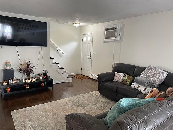 4th image of 2319 Hampton Ave