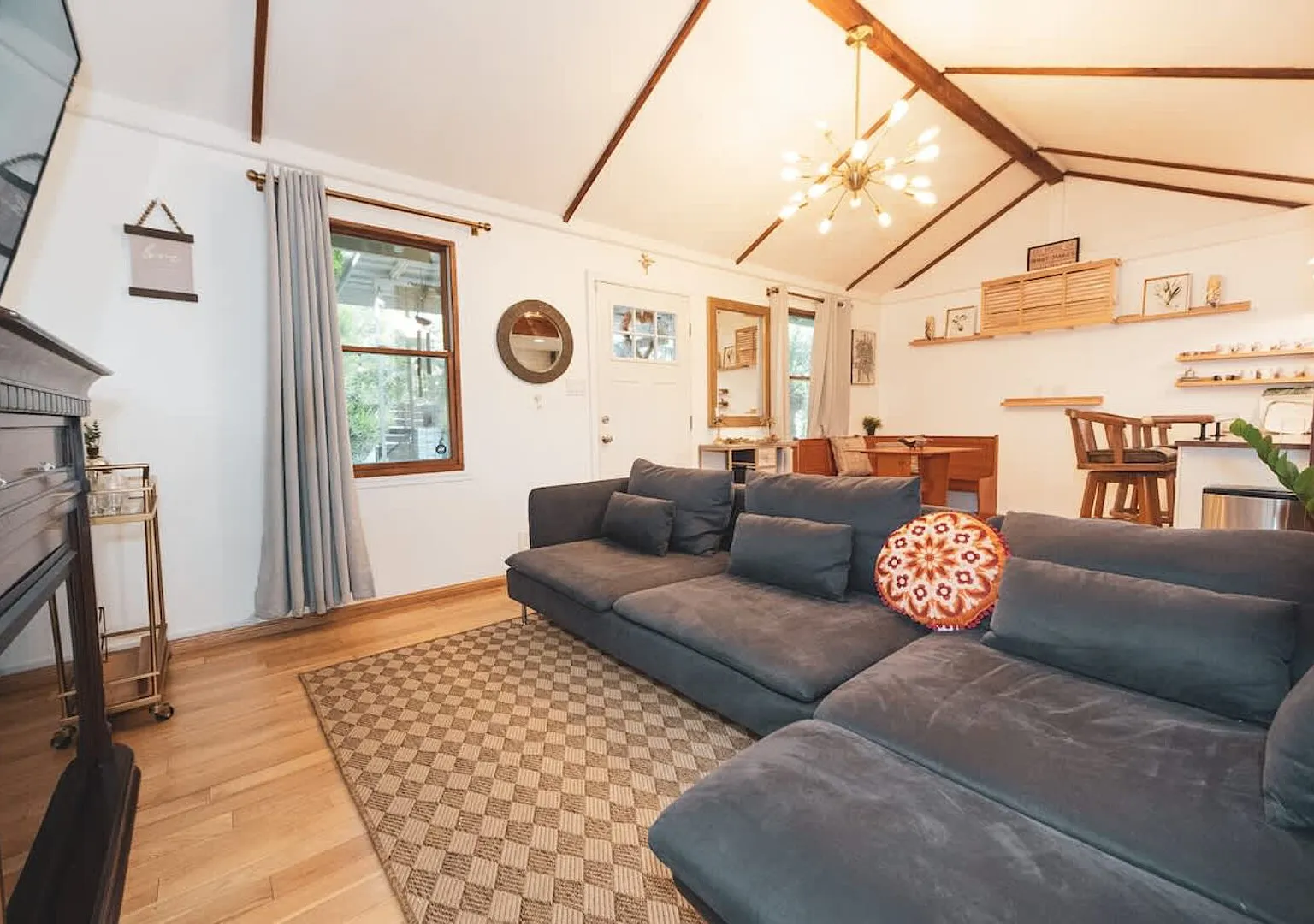 Charming Silver Lake Home w/ Backyard & Fire Pit — Photo 4
