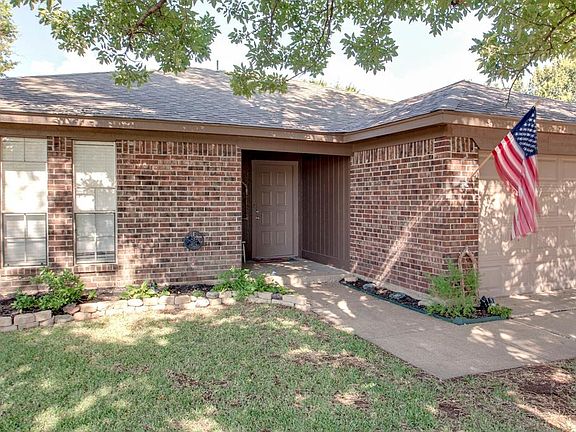 3rd image of 315 Sunnyview Dr