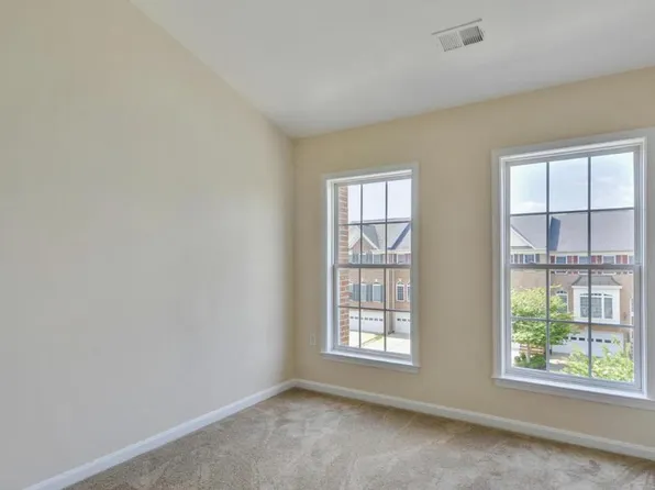 2827 Wakewater Way, Woodbridge, VA 22191