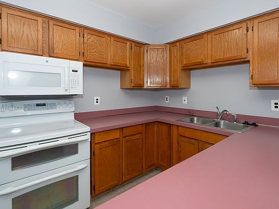 4th image of 39041 Jefferson Ave