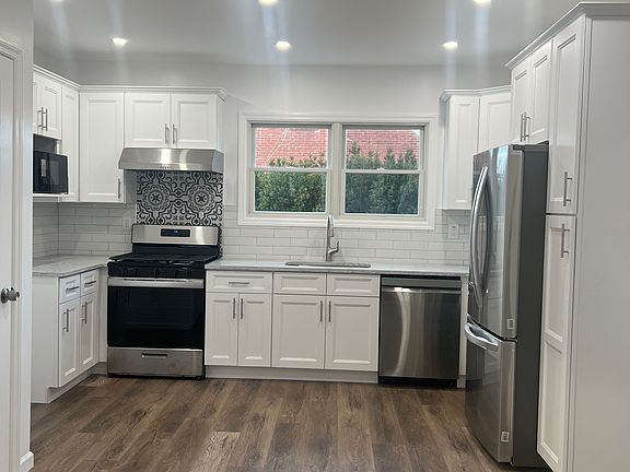 5th image of 31 Maple Pl #31