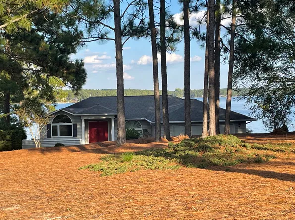 102 Barnes Point, West End, NC 27376