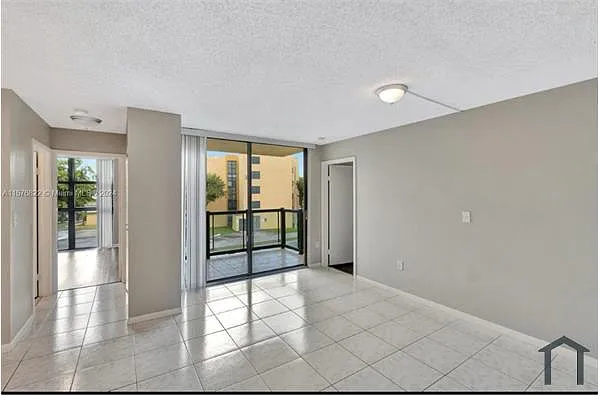 Building Photo - 11790 SW 18th St #305