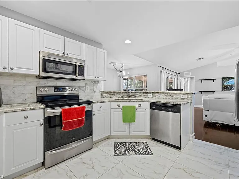 421 Broadmoor St — Photo 13