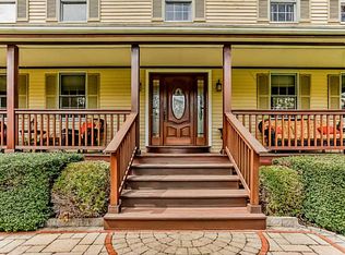 9 Douglas Dr, Cumberland, RI 02864